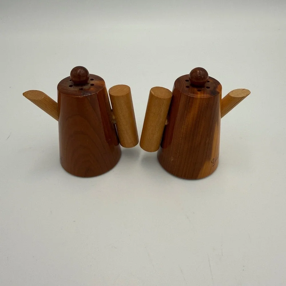 Vintage Yellowstone National Park Wood Salt and Pepper Shakers Coffee Pot Set